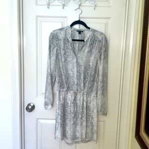 MEDIUM- Gently worn, cute lightweight business casual, dress. Smoke free home.